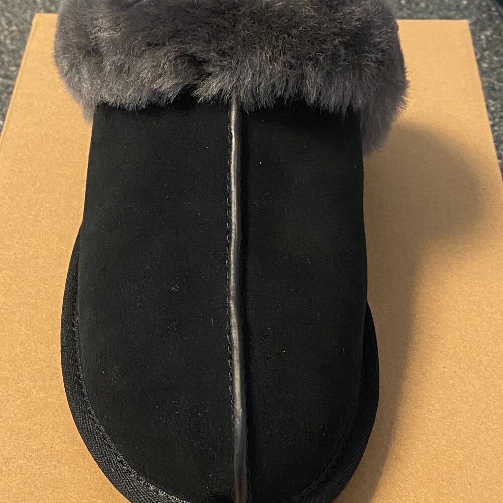 UGG W SCUFFETTE II NWT SIZE 8 SLIPPERS